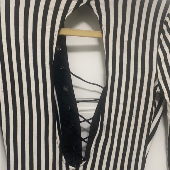 Guess top♦️SOLD♦️SOLD♦️ - Picture 7 of 8